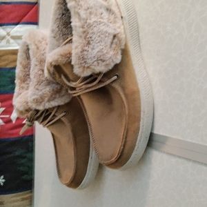 Bob's skecher's musher memory foam boot